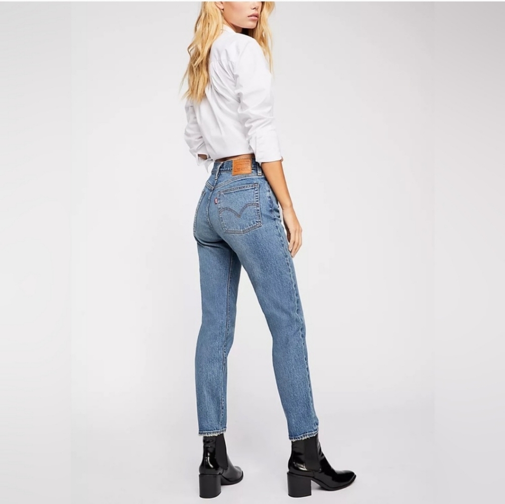 LEVI'S Wedgie Crop Jeans with Button Fly Medium Wash Size 25